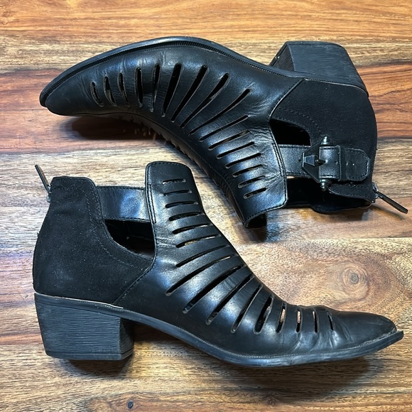 SAM EDELMAN - CIRCUS booties black leather lazer cut details pointed toe zie 7M - Picture 3 of 9